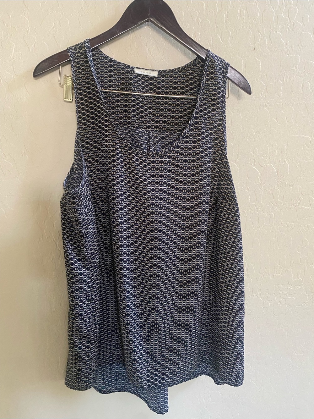 Sleeveless Patterned Tank Top - Black/cream